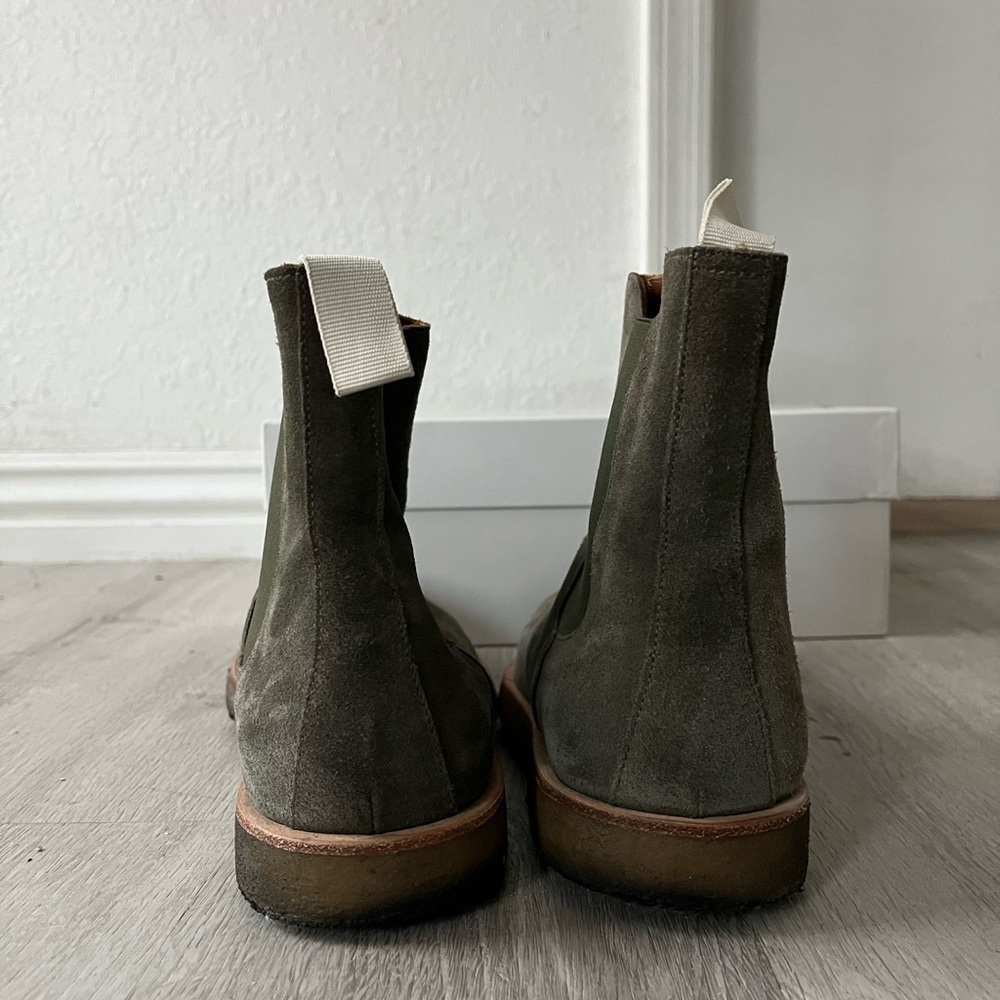 Mens size 9 olive common projects Chelsea boots